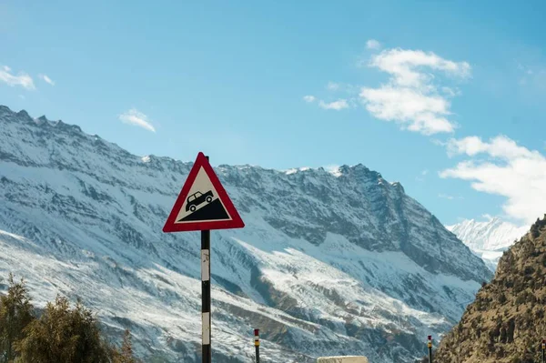 Дорожный Знак Предупреждает Скользкой Дороге Снежного Льда — стоковое фото