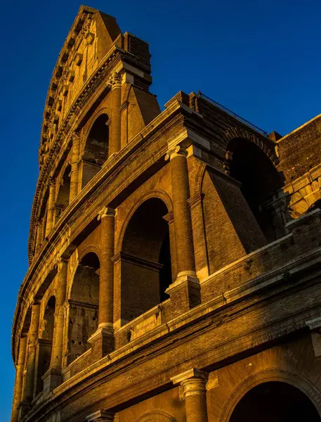 Vinkelrät Vertikal Bild Colosseum Rom Italien — Stockfoto