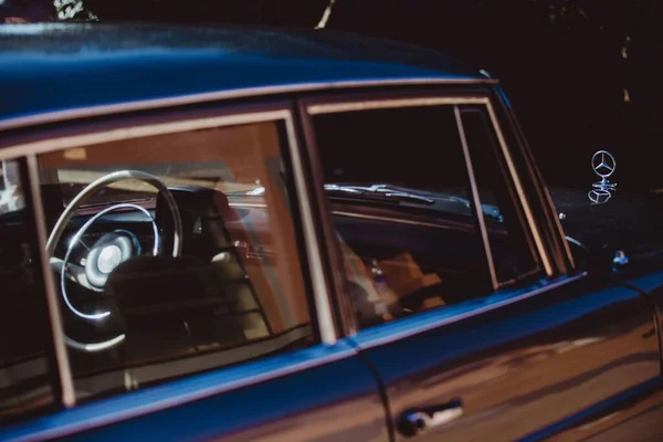 메르세데스 Mercedes Benz 대가로고 빈티지 사진을 — 스톡 사진