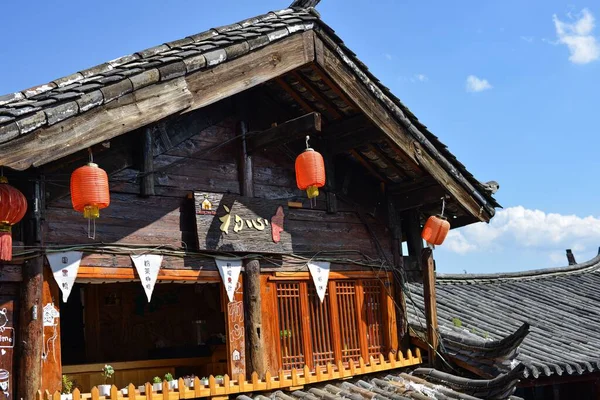 Китайское Традиционное Здание Висячими Фонарями — стоковое фото