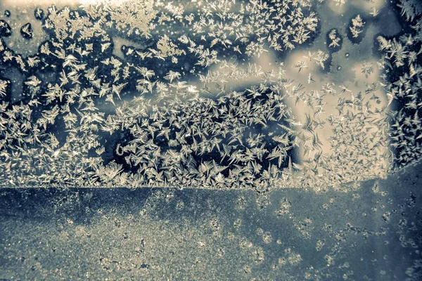 Крупный План Слоя Мороза Замороженных Снежинок Стеклянной Поверхности — стоковое фото