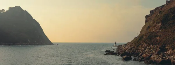 Ein Leuchtturm Der Bucht Bei Sonnenuntergang Panoramablick — Stockfoto