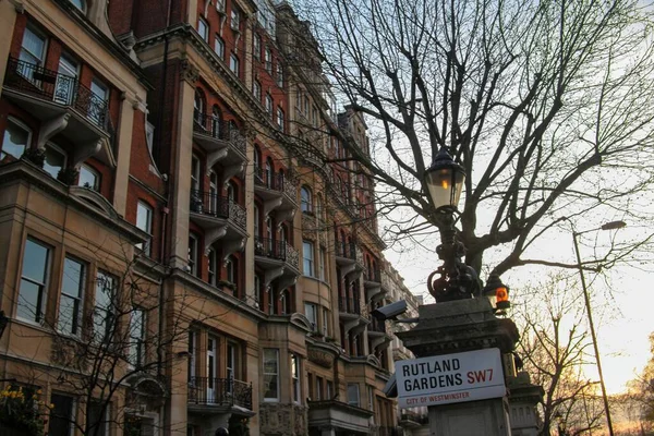 Low Angle Shot Rutland Gardens Building Bare Trees Westminster — Stock Photo, Image