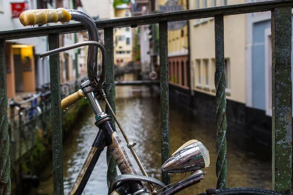 Una Bicicleta Vintage Puente —  Fotos de Stock