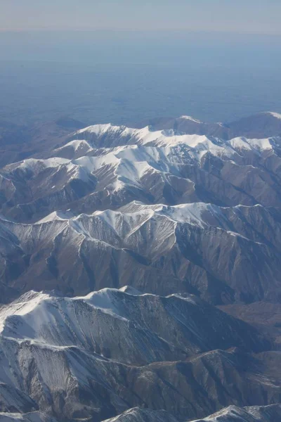 Прекрасний Знімок Гірського Пейзажу Вкритого Снігом — стокове фото