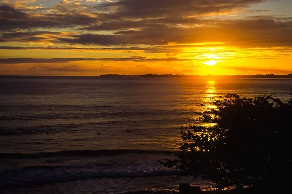 하와이 해변에서 떠오르는 아름다운 — 스톡 사진
