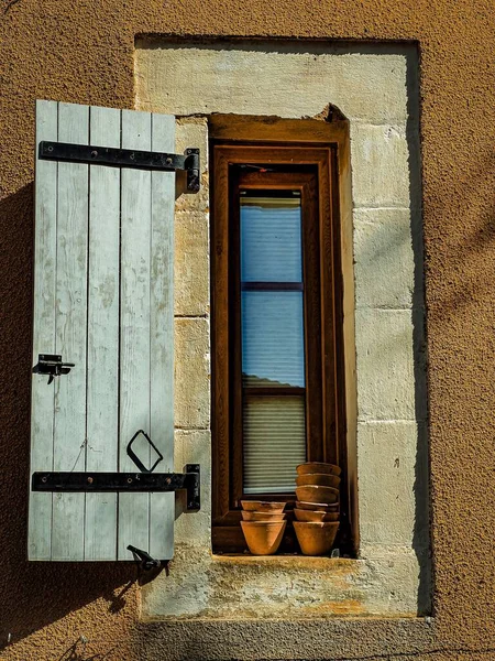 Stare Okno Domu Małej Wiosce — Zdjęcie stockowe