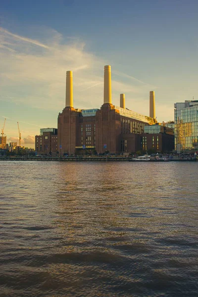 Uma Foto Vertical Usina Battersea Inglaterra Londres Reino Unido — Fotografia de Stock