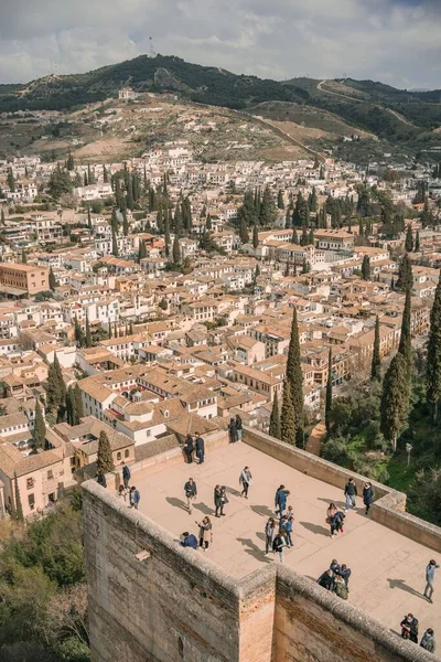Paleis Alhambra Granada Spanje Met Veel Toeristen — Stockfoto