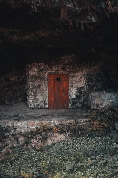 Vertical Shot Old Stone Building Old Vintage Door Heart Shaped — Stock Photo, Image