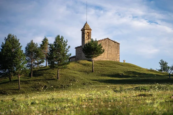 Santuari Santa Maria Del Puig Aguilar Зеленом Каблуке Облачным Небом — стоковое фото