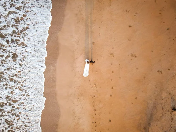Aerial Top View Bride Groom Walking Together Beautiful Sandy Seashore — Stock Photo, Image