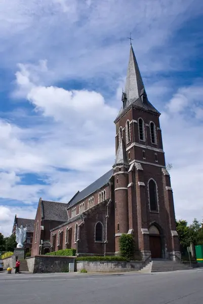 Tiro Vertical Igreja Católica Belo Dia Com Céu Azul Nublado — Fotografia de Stock