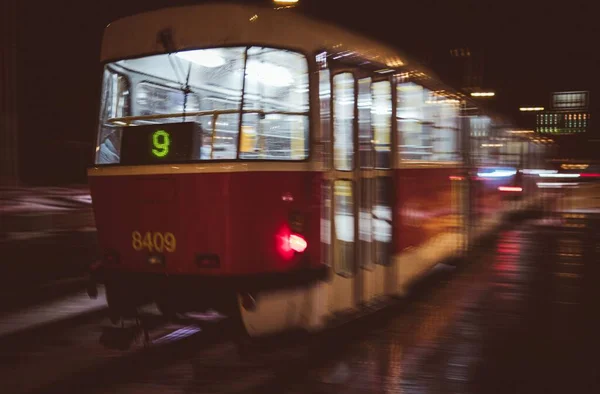 Tram Notte Movimento Praga — Foto Stock