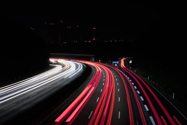夜に長い露出車のヘッドライトと高速道路の風景 背景のために素晴らしい — ストック写真