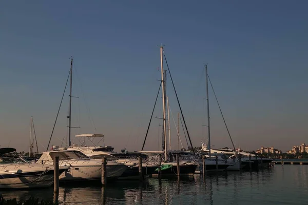 Group Boats Yachts Harbor Sunset — Stock Photo, Image