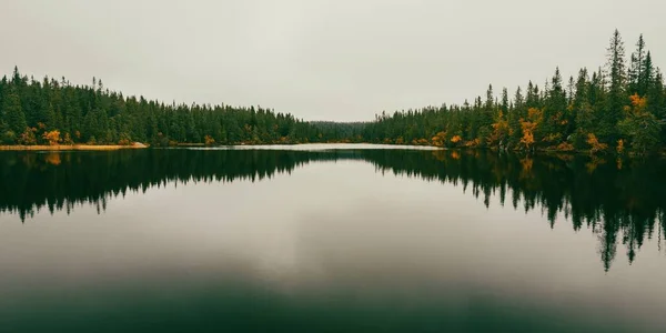 노르웨이의 힐스에 호수의 파노라마같은 — 스톡 사진