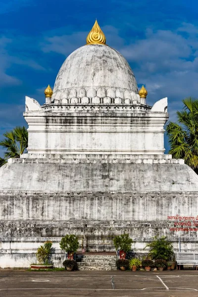 Disparo Vertical Del Templo Wat Visoun Ubicado Luang Prabang Laos — Foto de Stock