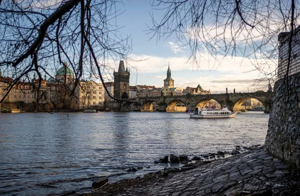 Naturskön Bild Karlsbron Med Medeltida Arkitektur Prag Tjeckien — Stockfoto