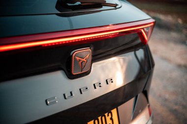 Lüks bir SUV koltuklu cupra 2022.