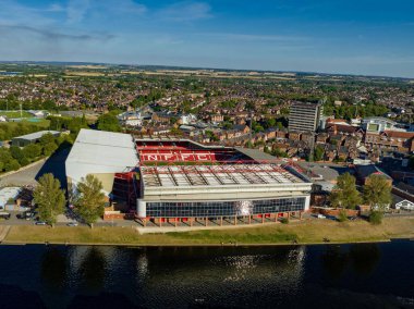 Batı Bridgford, Nottinghamshire, İngiltere 'deki City Ground futbol stadyumunun insansız hava aracı görüntüsü.