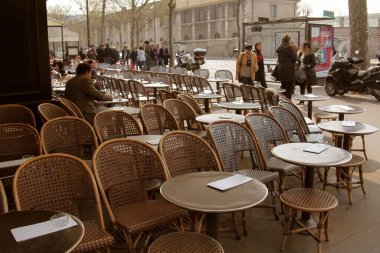 Paris 'te bir açık hava restoranı.