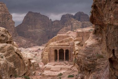 Ürdün 'deki Petra Çölü' nün eski bir simgesinin güzel bir resmi.