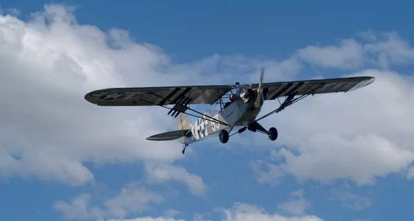 Μια Όμορφη Θέα Ενός Αεροπλάνου Του Παγκοσμίου Πολέμου Στον Ουρανό — Φωτογραφία Αρχείου