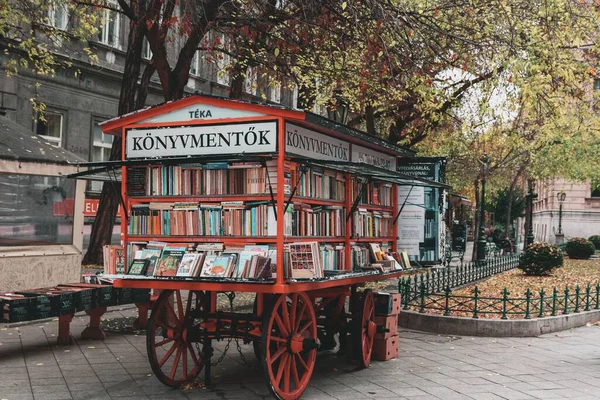 Mobile Book Cart Isolated Street Budapest Hungary — Stock Photo, Image