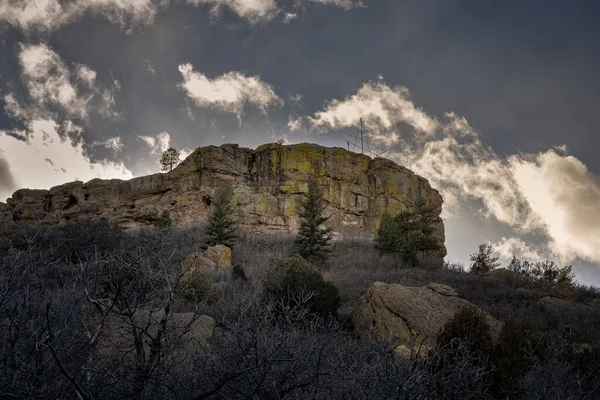 Low Angle Rock Formation Hilltop Surrounded Firs Stones Moody Sky — Stock Photo, Image