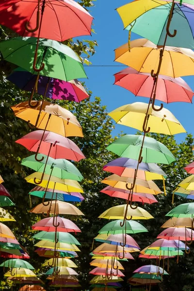 Paraplyerna Hänger Över Gatan Learn Ariege Frankrike — Stockfoto