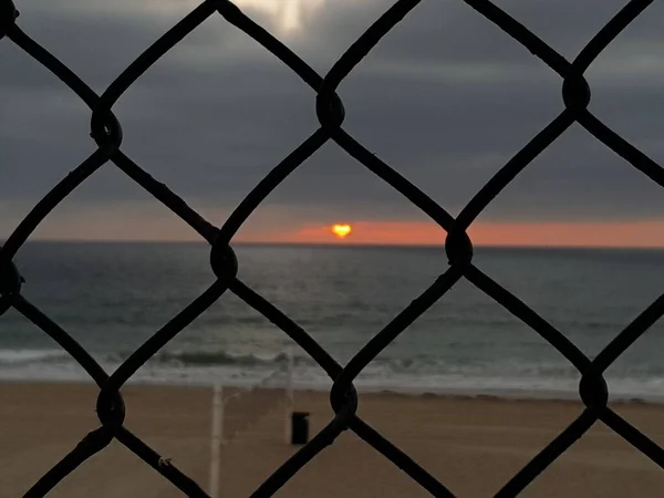 Closeup Shot Chainlink Fence Sunset Sea Background — Stock Photo, Image