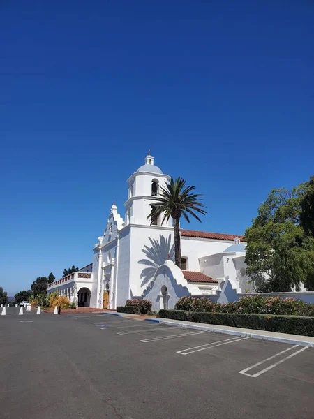Вид Белый Фасад Миссии Сан Луис Рей Франсия Калифорнии Солнечный — стоковое фото