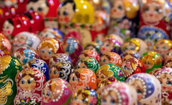 Eine Nahaufnahme Russischer Nistpuppen Oder Matrjoschka Puppen Zum Verkauf Geschäft — Stockfoto