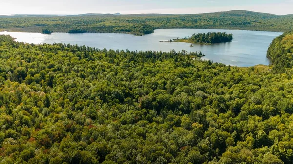 Schlatter Gölü Keweenaw Yarımadası Michigan Yeşil Manzarayla Çevrilidir — Stok fotoğraf