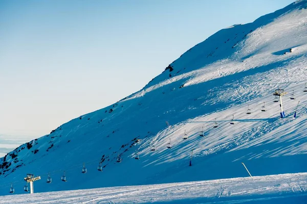 Una Ladera Montaña Con Teleférico Invierno —  Fotos de Stock