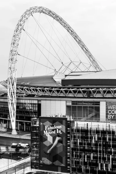 英国伦敦温布利体育场拱门的黑白照片 — 图库照片