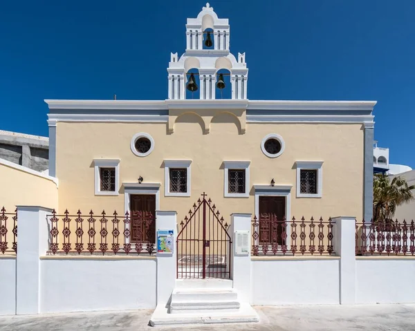 Edifícios Brancos Uma Igreja Típica Fira Principal Cidade Santorini Grécia — Fotografia de Stock