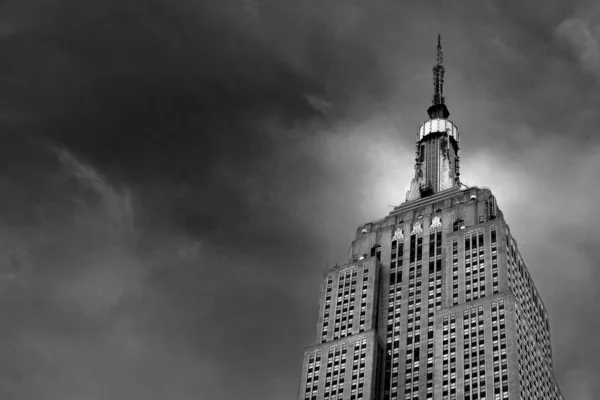 Ασπρόμαυρη Θέα Του Empire State Building Ενός Ουρανοξύστη Στιλ Art — Φωτογραφία Αρχείου
