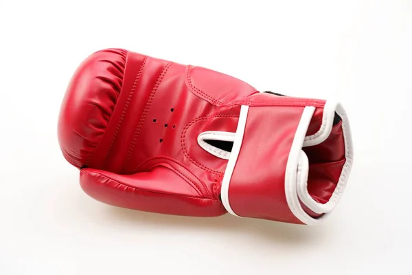Enda Röd Boxningshandske Isolerad Vit Bakgrund — Stockfoto