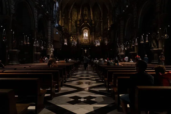 Wewnątrz Ciemnej Katolickiej Świątyni Saragossie Hiszpania — Zdjęcie stockowe