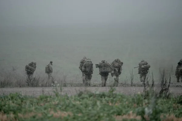 Grupo Soldados Armados Campo — Foto de Stock