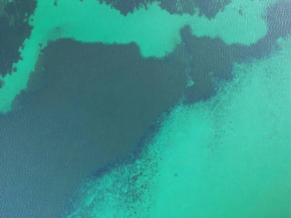 Uma Vista Aérea Vasto Oceano Azul Com Ondas Luz Dia — Fotografia de Stock