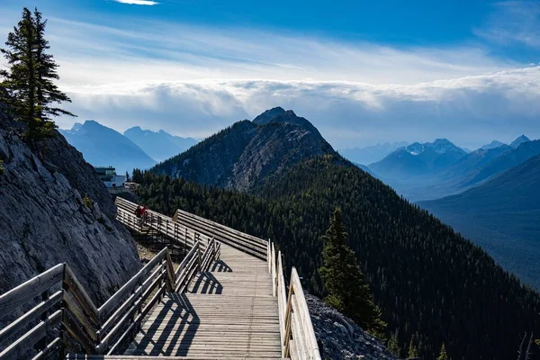 Una Vista Fascinante Montaña Azufre Canadá Desde Las Escaleras Del —  Fotos de Stock