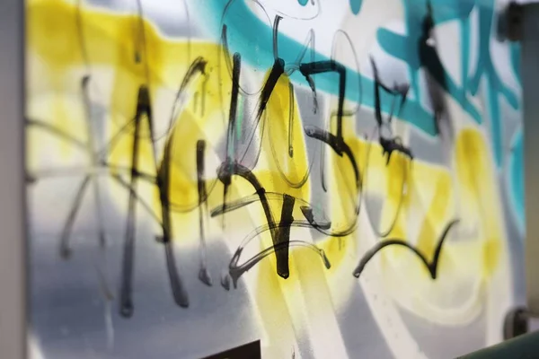 Primer Plano Graffiti Pintado Sobre Vidrio Viena Austria —  Fotos de Stock