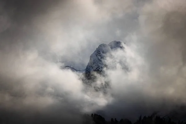 스위스 알프스에 트리슈 인상적 구름들 — 스톡 사진
