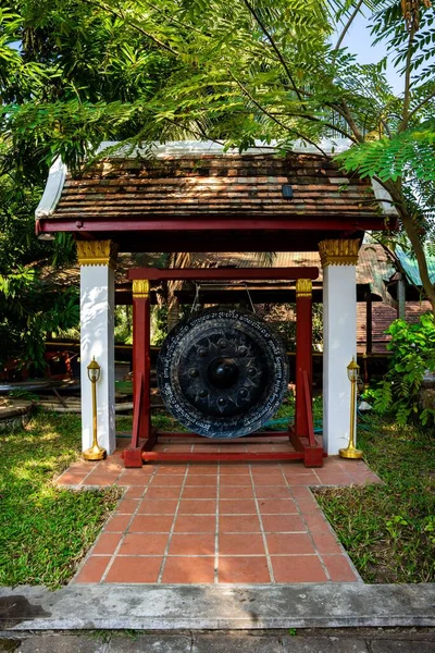 Ein Gong Und Eine Inschrift Buddhistischen Tempel Wat Xieng Thong — Stockfoto