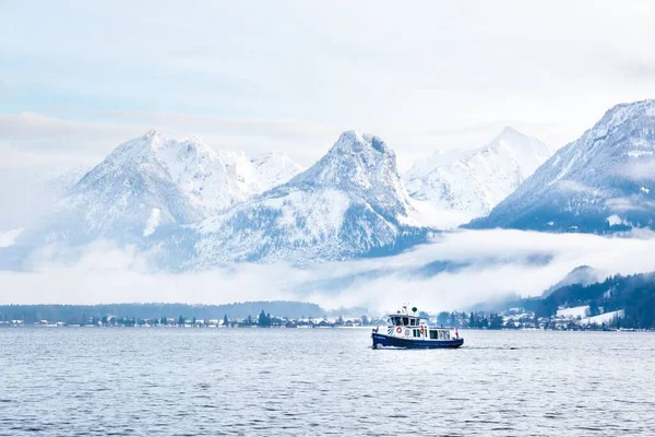 Ένα Μικρό Πλοίο Στη Λίμνη Wolfgang Στο Sankt Gilgen Αυστρία — Φωτογραφία Αρχείου