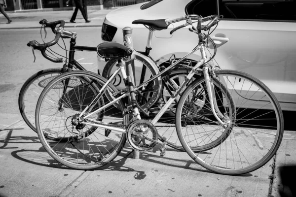 Noir Blanc Bicyclettes Dans Une Rue Toronto — Photo