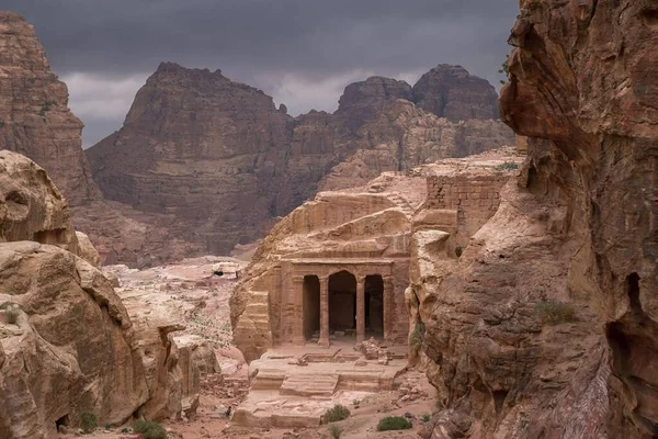 ヨルダンのペトラ砂漠の古代のランドマークの美しいショット — ストック写真